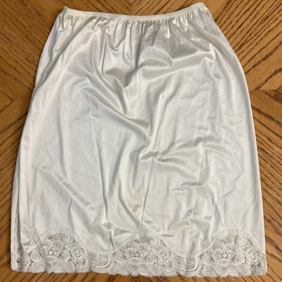 Vanity Fair Vintage Half Slip Side Slit Lace Trim Beige Nylon Length 22” Sz M - Picture 1 of 11